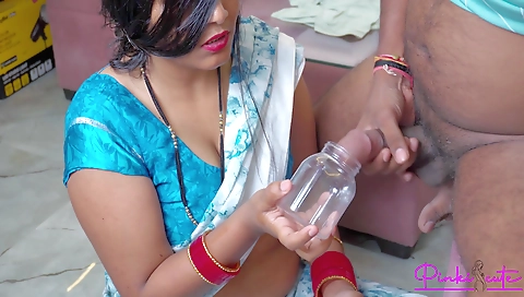 Sperm Donate- Neighbor Aunty Took Out Sperm From My Lund In A Box For Her Stepdaughter-in-law, She Gave Me Sexy Blowjob In Saree