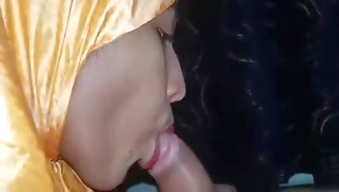 Bangladeshi Hijabi Girl Gives Blowjob