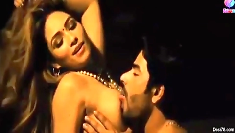 Indian - Sex Bomb Is Fucking
