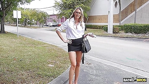 Tall Girl Alli - Horny Tall Girl Needs Bbc