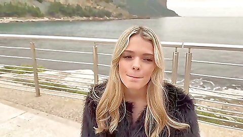 Jade La Petite Blonde