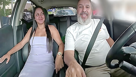 A Novinha De 19 Anos Entra Na Carona Tira Tudo E Faz O Ted Gozar Rapido