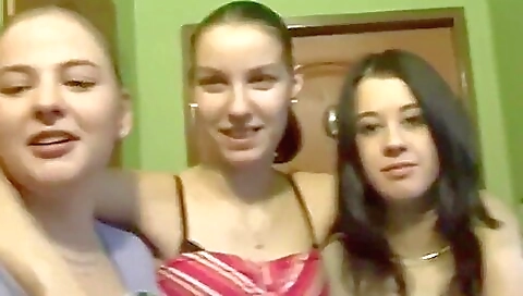 Dude Sex With 3 Beauty In Bar Wc