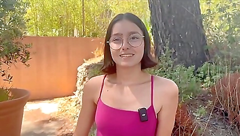 19 Years Old Cosmetics Sales Woman In Paris (penelope)
