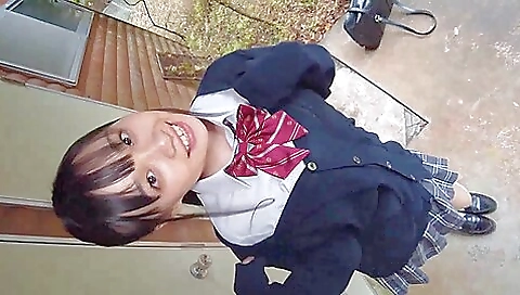 Sora-325 露出狂ロ●ータが、野外で痴女ってきた 花音うらら